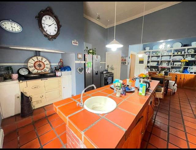 4 BEDROOM HOUSE FOR SALE IN BERGZICHT